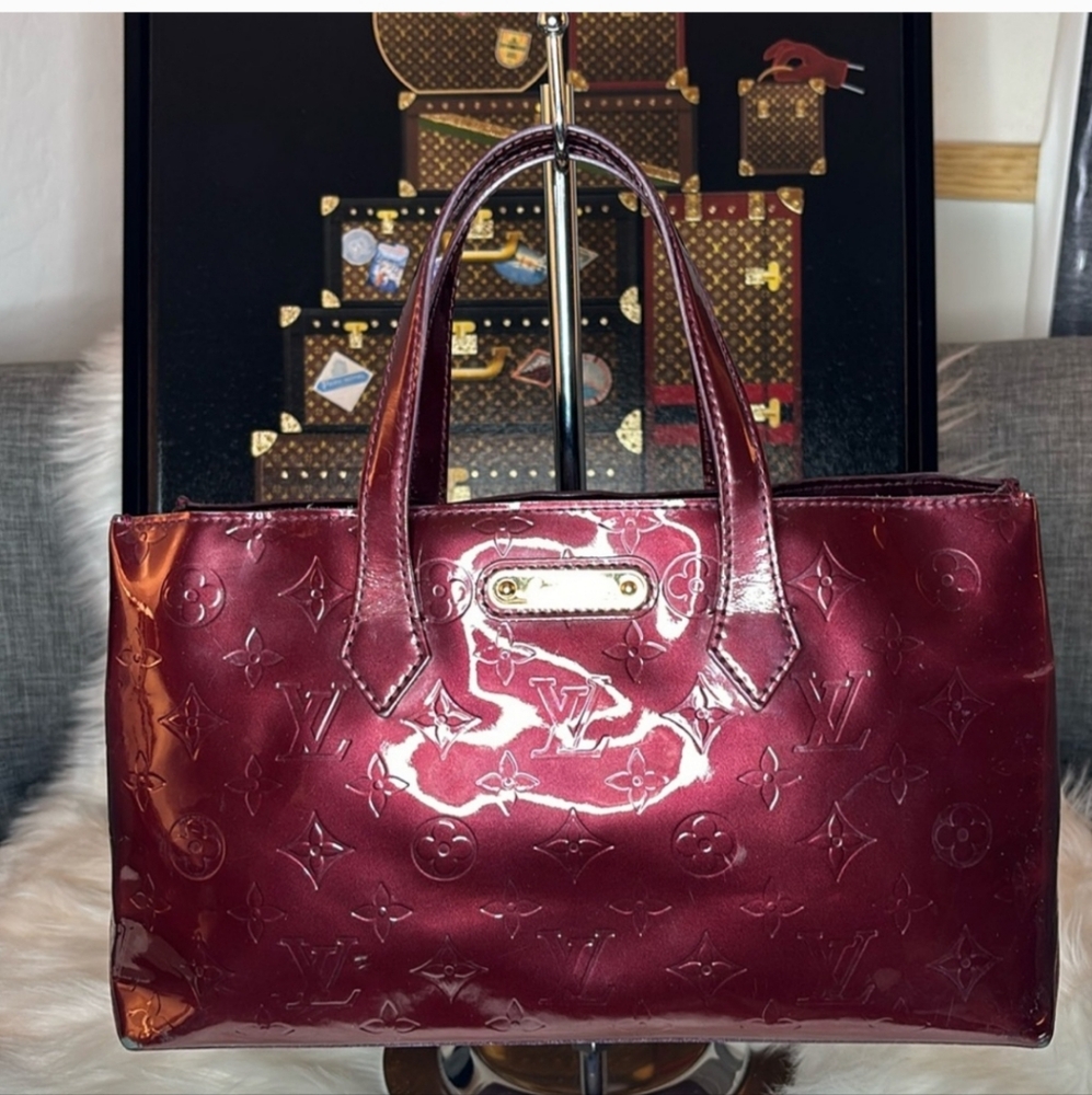 LOUIS VUITTON | Monogram Vernis Wilshire PM in Amarante Beautiful color for Fall